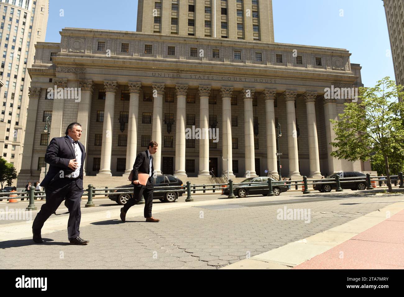 New York, USA - 24. Mai 2018: Menschen in der Nähe des Thurgood Marshall Courthouse. United States Court House in NYC Stockfoto