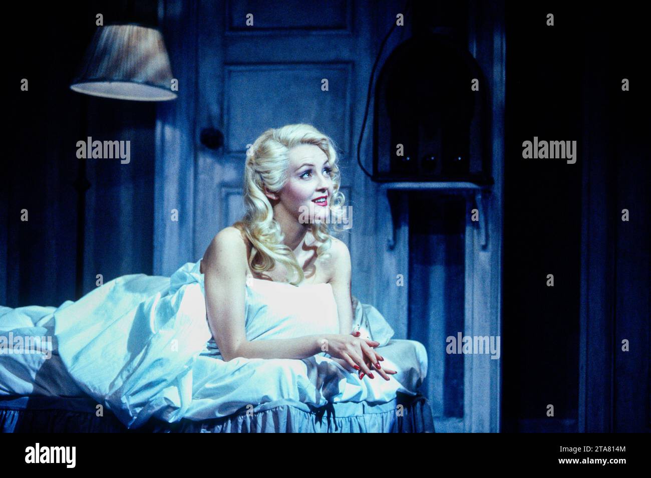 Sarah-Jane Hassell (Mallory Kingsley / Avril Raines) in der STADT DER ENGEL im Prince of Wales Theatre, London W1 30/03/1993 Buch: Larry Gelbart Musik: CY Coleman Text: David Zippel Set Design: Robin Wagner Kostüme: Florence Klotz Beleuchtung: Paul Gallo Fights: B H Barry musikalische Inszenierung: Walter Maler Regisseur: Michael Blakemore Stockfoto