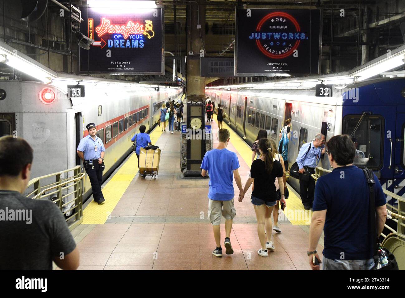 New York, USA - 26. Mai 2018: Menschen in der Nähe des Zuges im Grand Central Terminal, New York. Stockfoto