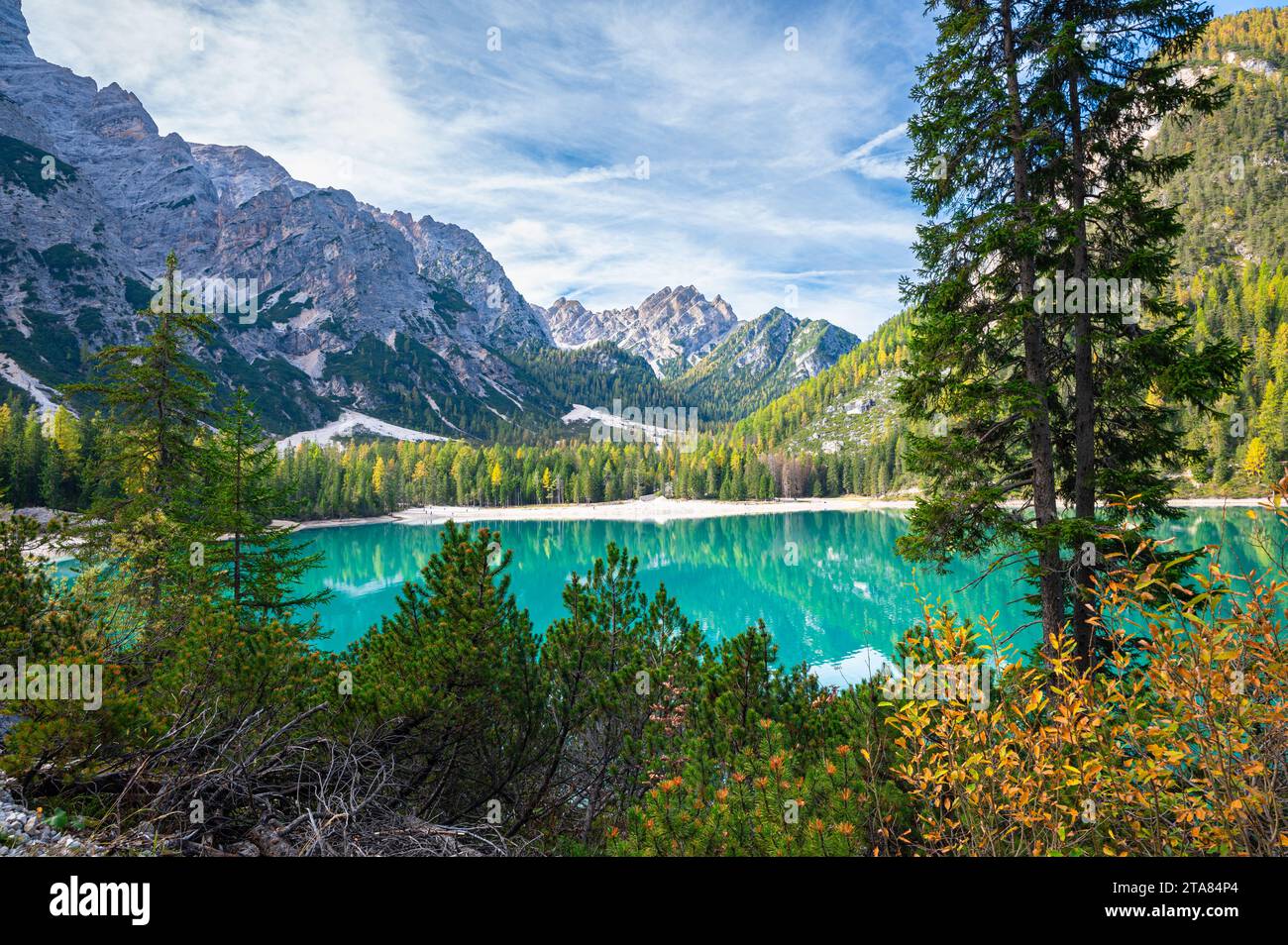 Pragser See im Herbst Stockfoto
