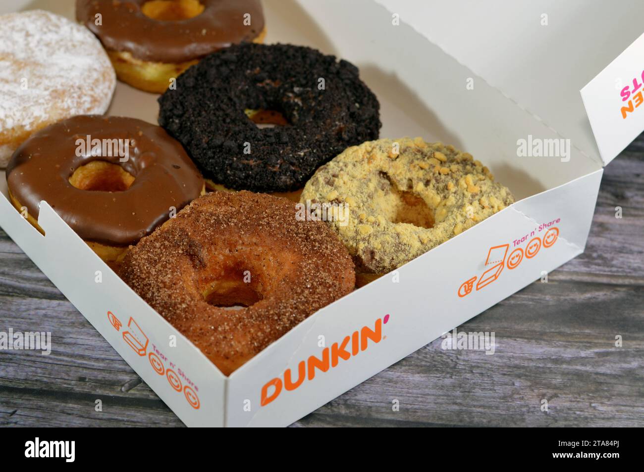 Kairo, Ägypten, 7. Oktober 2023 Doughnut oder Donut, gesäuerter