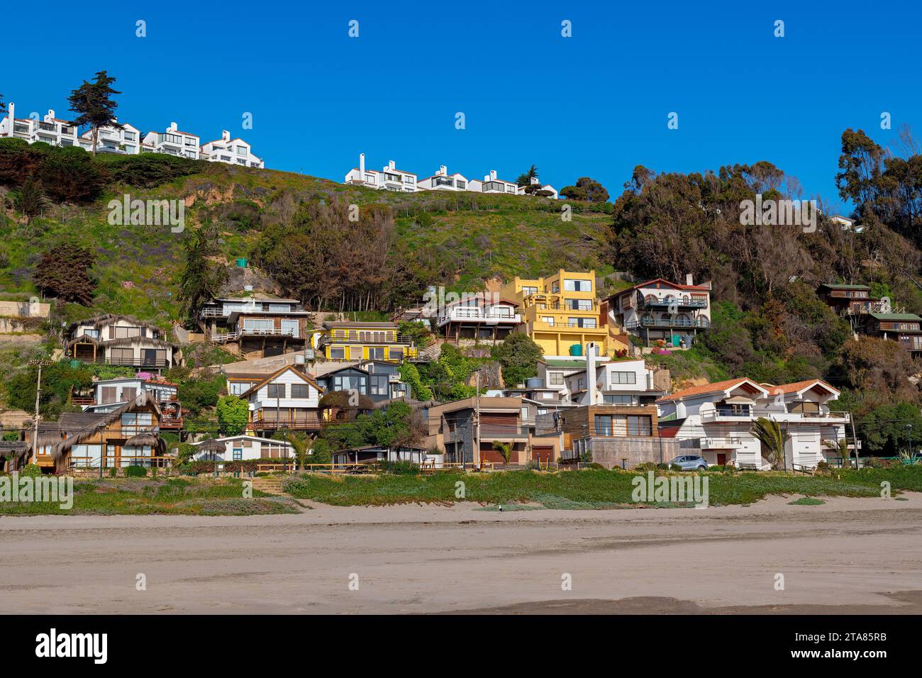 Panoramablick auf den Badeort Maitencillo, Region V, Chile Stockfoto