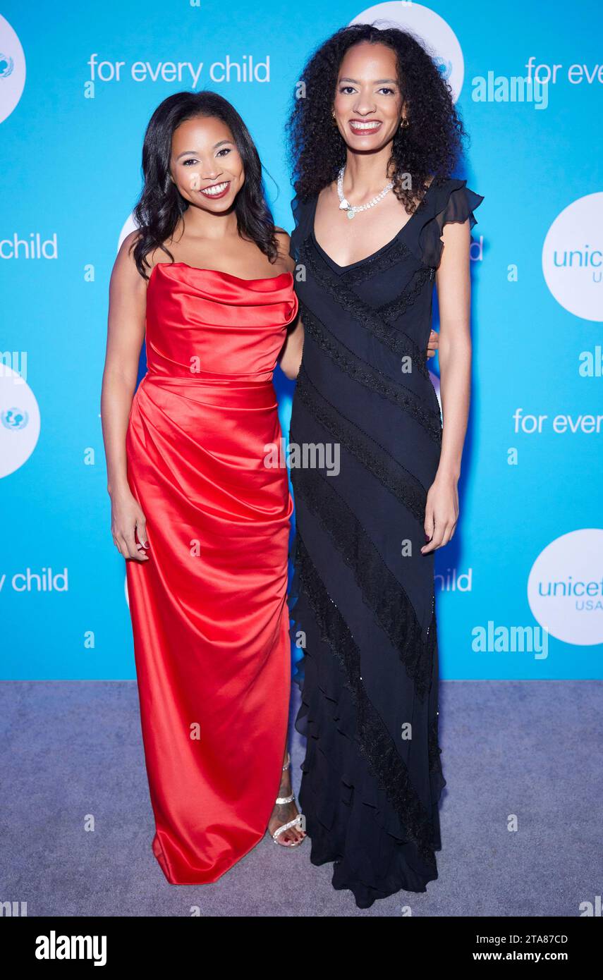 28. November 2023, New York, New York, USA: Brittany Taylor und Julie Allen nehmen an der UNICEF USA-Gala 2023 in der Cipriani Wall Street in New York Teil. (Credit Image: © Photo Image Press via ZUMA Press Wire) NUR REDAKTIONELLE VERWENDUNG! Nicht für kommerzielle ZWECKE! Stockfoto