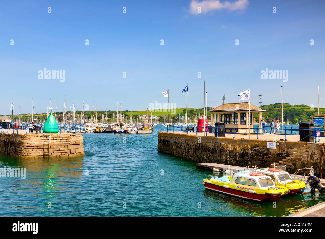 24. Mai 2023; Falmouth, Cornwall, der geschäftige Hafen an einem hellen Frühlingstag. Stockfoto