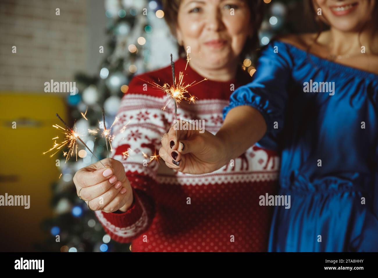 10. dezember 2023, mailand, italien. Feuerwerk, weihnachtsbeleuchtung