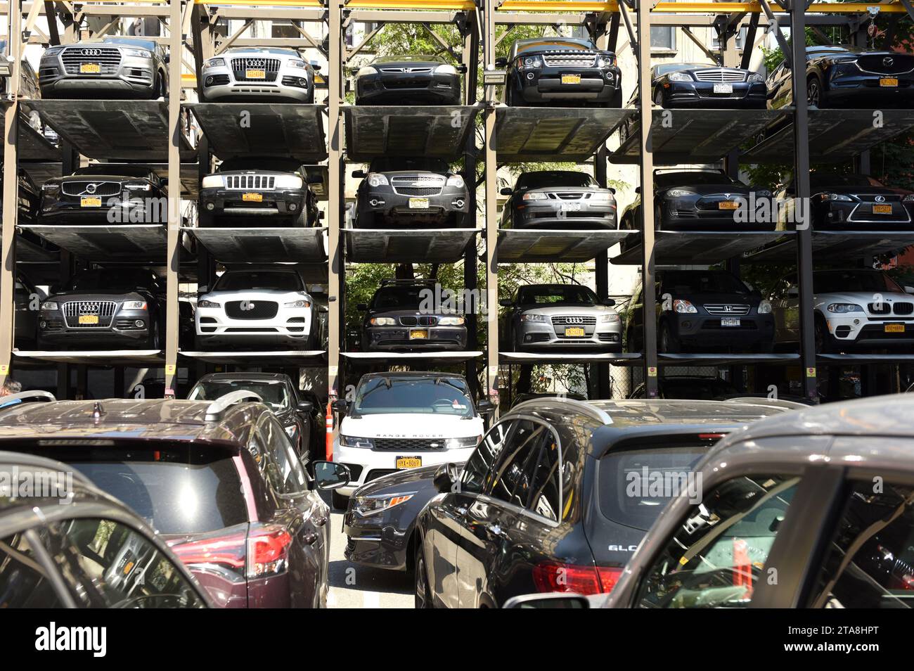 New York, USA - 24. Mai 2018: Öffentlicher Parkplatz Edison ParkFast in New York Stockfoto