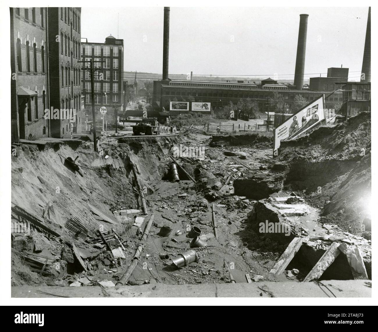 Blick auf die Jackson Street, die nach der Überschwemmung von 1955 (Holyoke, Massachusetts) ausgewaschen wurde. Stockfoto