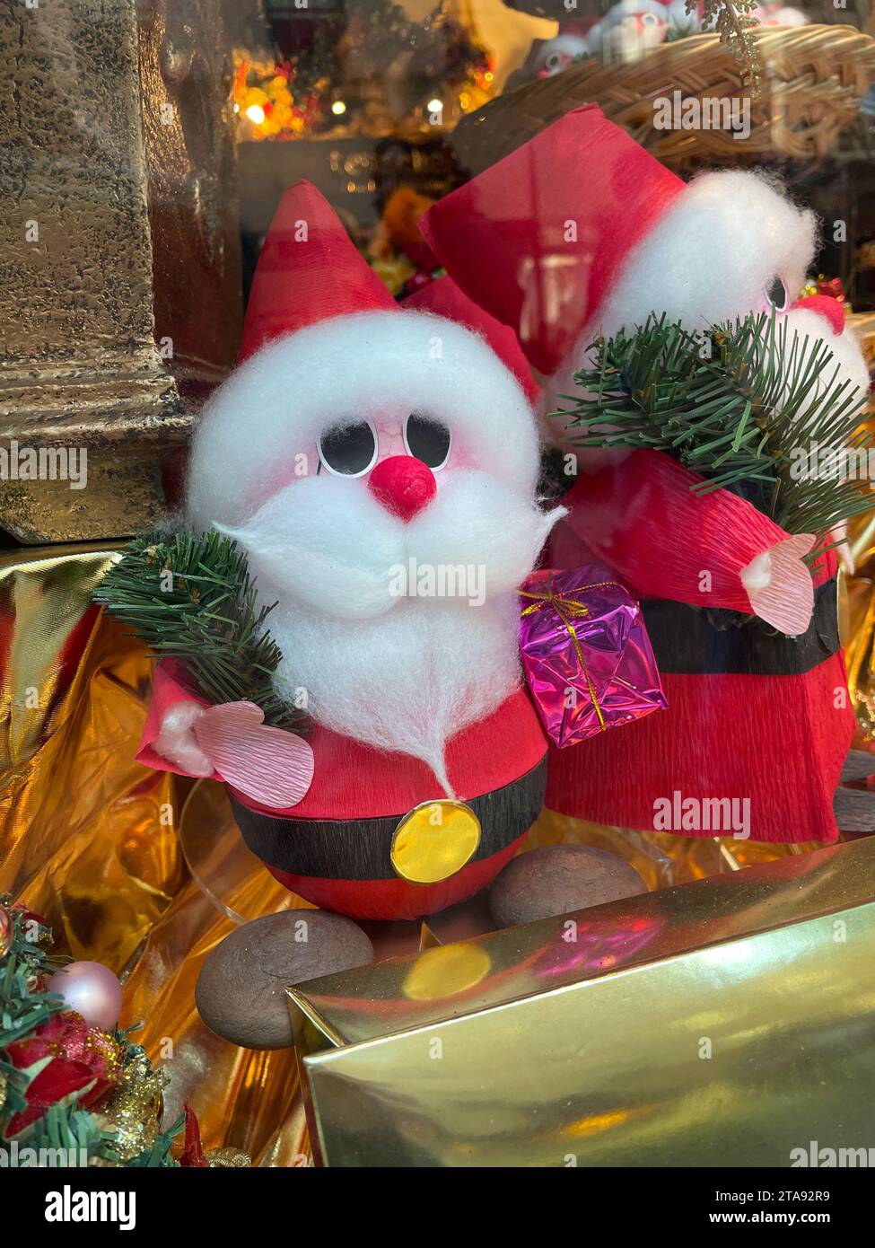Teuscher Chocolate Store im Rockefeller Center bietet Weihnachtsgeschenke, 2023, NYC, USA Stockfoto