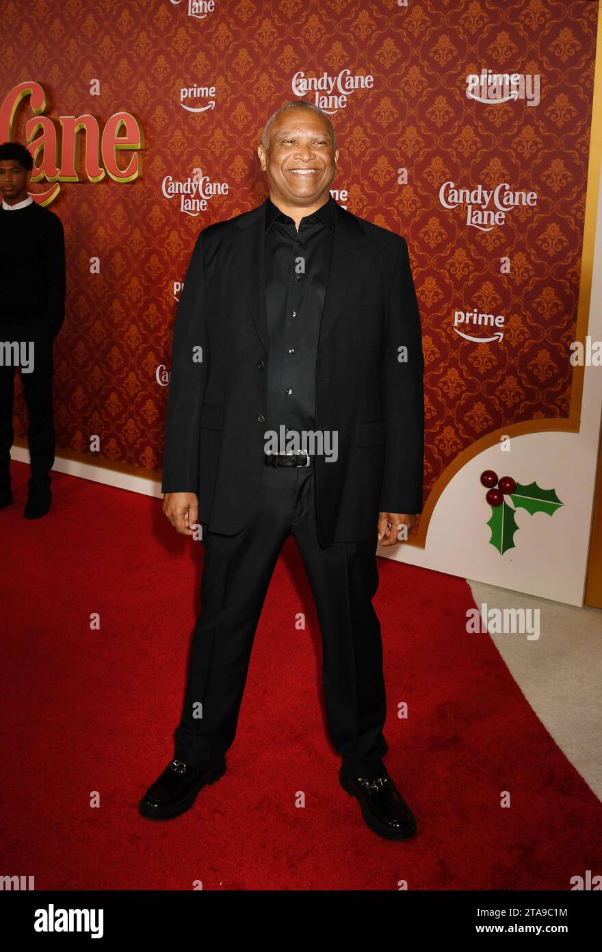 LOS ANGELES, KALIFORNIEN - 28. NOVEMBER: Reginald Hudlin besucht die Uraufführung von Amazon Prime Video's Candy Cane Lane im Regency Village Theatre Stockfoto