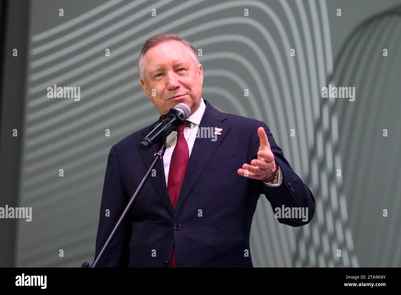 Sankt Petersburg, Russland. November 2023. Alexander Beglov, Gouverneur von St. Petersburg nimmt an der XXVII Internationalen Forum-Ausstellung russischer Industrieller Teil, die auf dem Expoforum in Sankt Petersburg stattfand. Quelle: SOPA Images Limited/Alamy Live News Stockfoto
