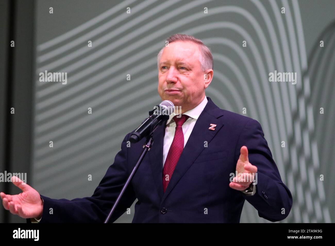 Sankt Petersburg, Russland. November 2023. Alexander Beglov, Gouverneur von St. Petersburg nimmt an der XXVII Internationalen Forum-Ausstellung russischer Industrieller Teil, die auf dem Expoforum in Sankt Petersburg stattfand. Quelle: SOPA Images Limited/Alamy Live News Stockfoto