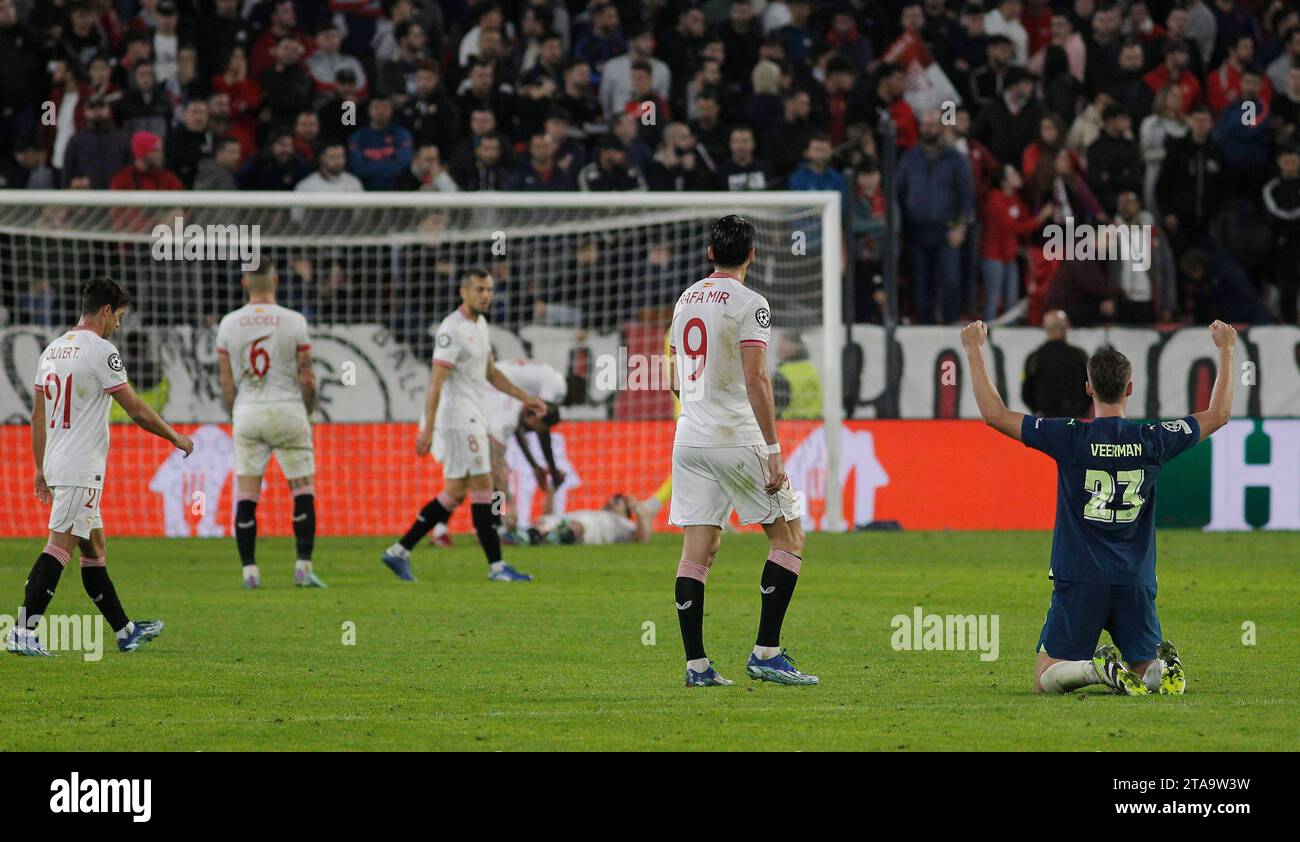 Sevilla, Spanien. November 2023. UEFA Champions League Fußball Spiel Sevilla gegen PSV im Ramon Sanchez Pizjuan Stadion, sevilla 29. November 2023 Sevilla 29/11/2023 FASE DE GRUPOS DE LA UCL ESTADIO SANCHEZ PIZJUAN SEVILLAFC-PSV EINDHOVEN 900/Cordon PRESS Credit: CORDON PRESS/Alamy Live News Stockfoto