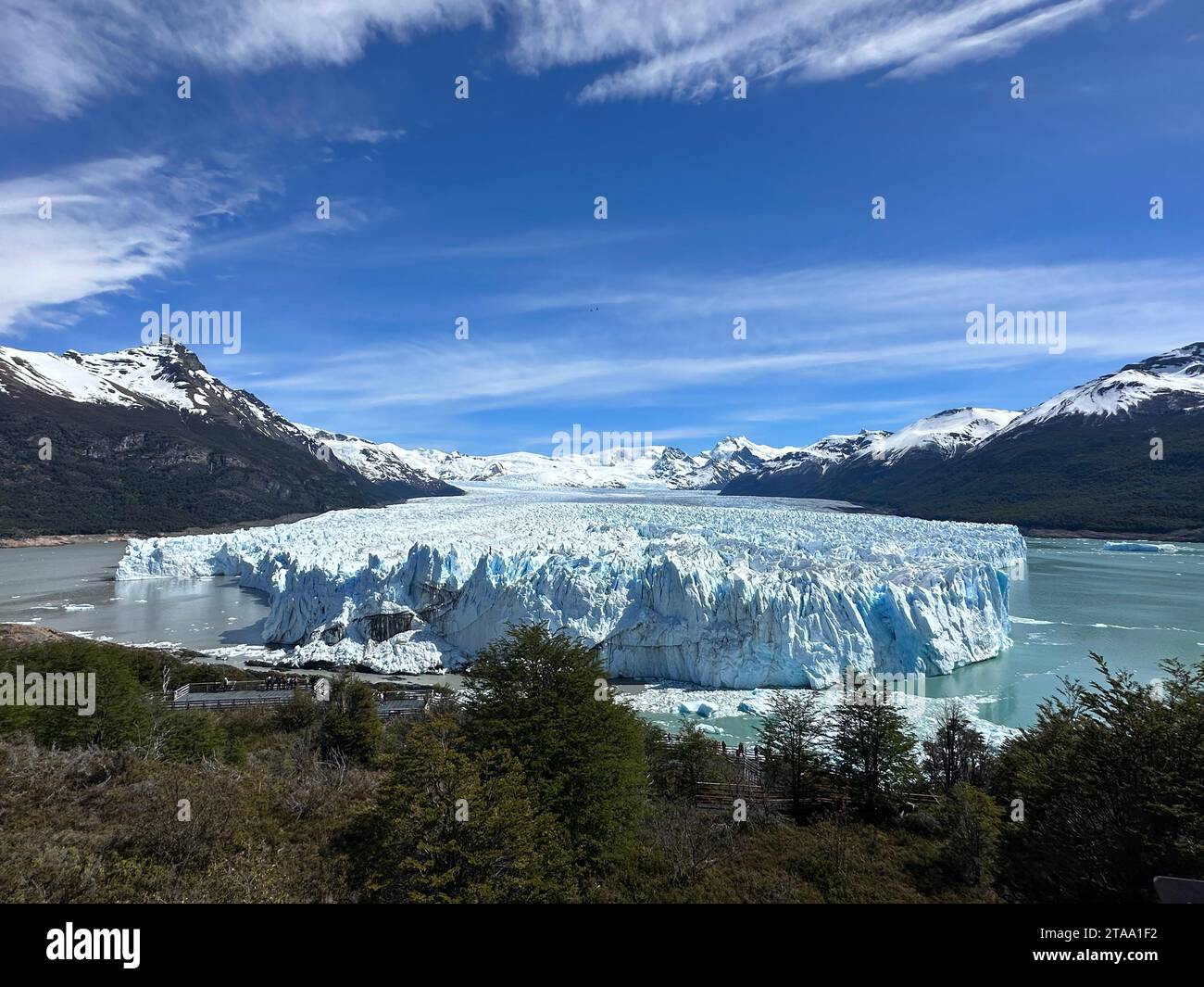Der Perito Moreno-Gletscher in Patagonien, El Calafate. Einer der beeindruckendsten Gletscher der Welt, eingetaucht in den Argentino-See Stockfoto