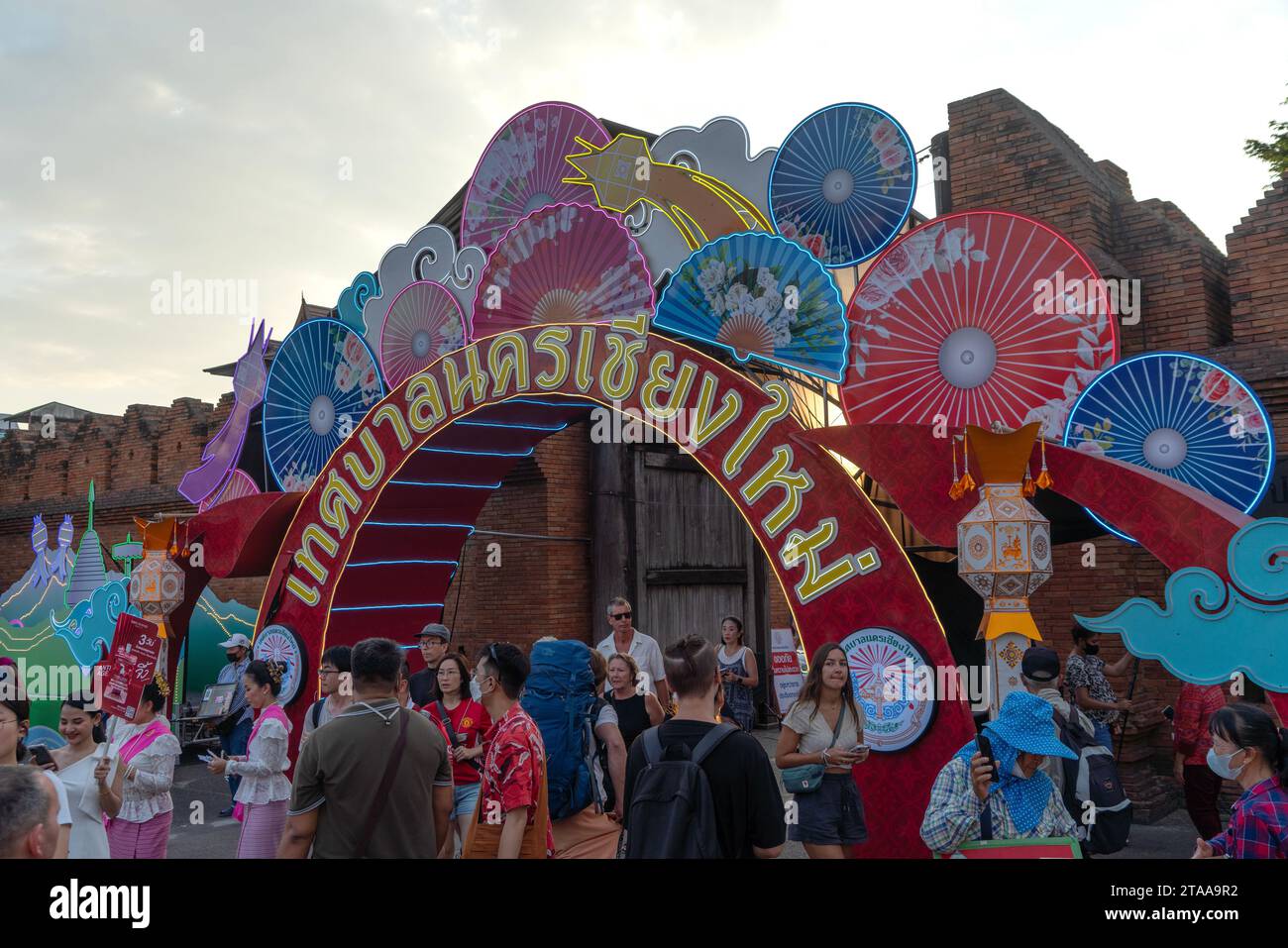 CHIANGMAI - 28. NOVEMBER 2023 : Loy Krathong oder Yee Peng Festival, das jährliche Festival, das am 28. November 2023 in Chiang-Mai, Thailand stattfindet. Stockfoto