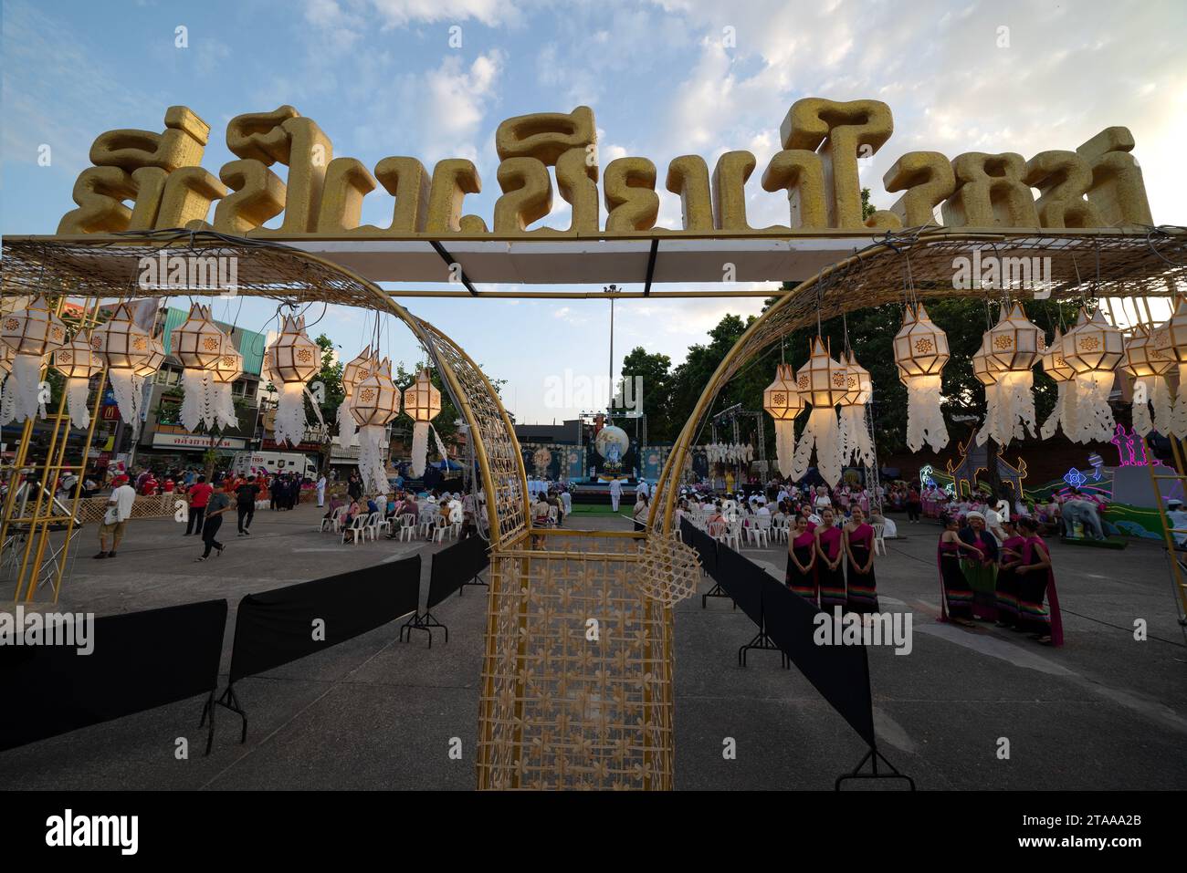CHIANGMAI - 28. NOVEMBER 2023 : Loy Krathong oder Yee Peng Festival, das jährliche Festival, das am 28. November 2023 in Chiang-Mai, Thailand stattfindet. Stockfoto