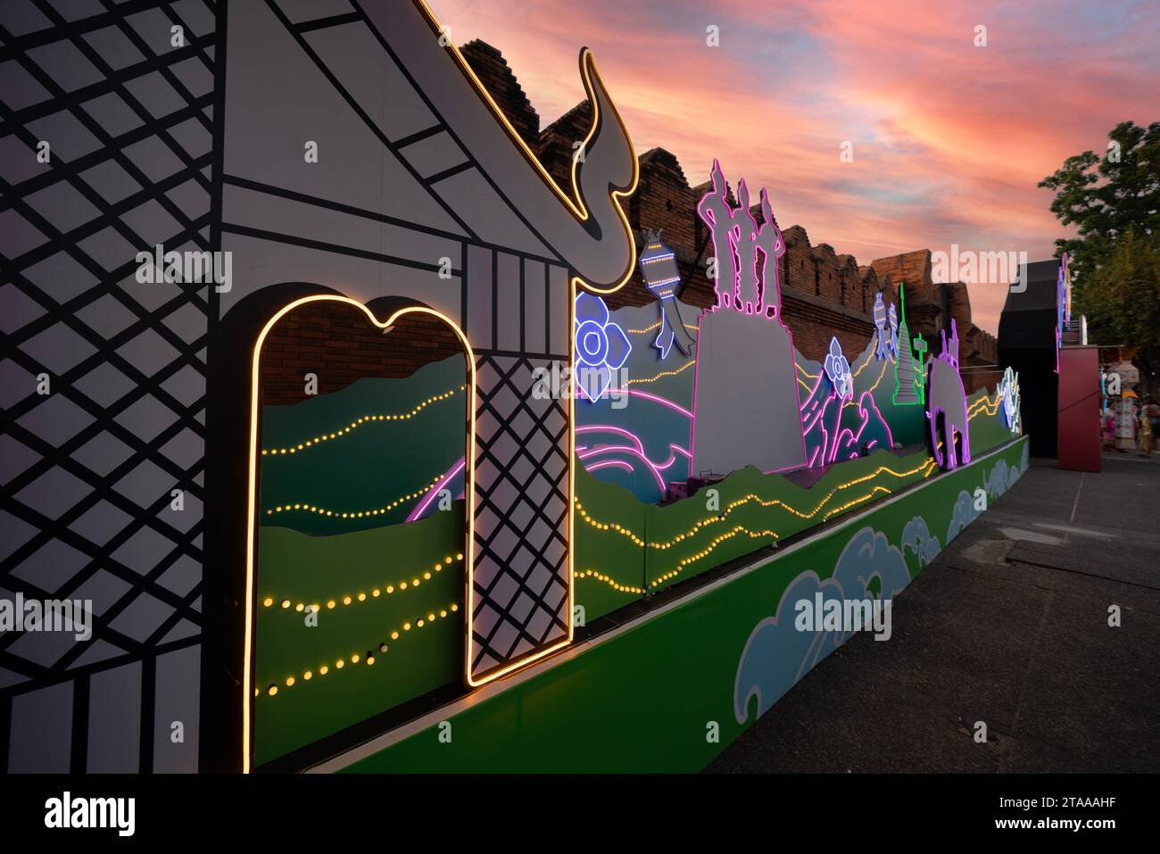 CHIANGMAI - 28. NOVEMBER 2023 : Loy Krathong oder Yee Peng Festival, das jährliche Festival, das am 28. November 2023 in Chiang-Mai, Thailand stattfindet. Stockfoto