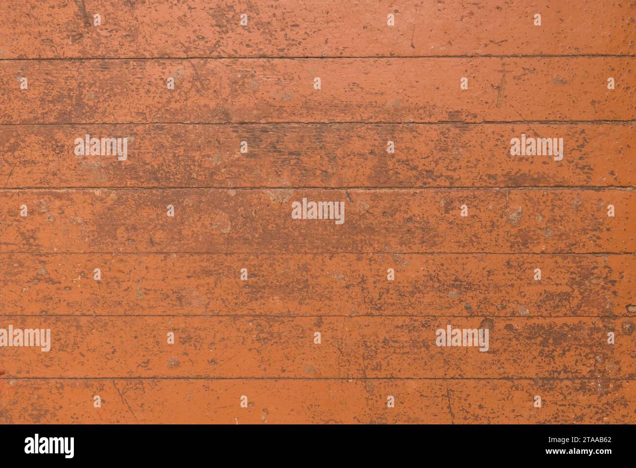 Schäbige alte dreckige, abgenutzte Abblätterungen aus braunem Holz, Fußbodenstruktur, Holzhintergrund. Stockfoto