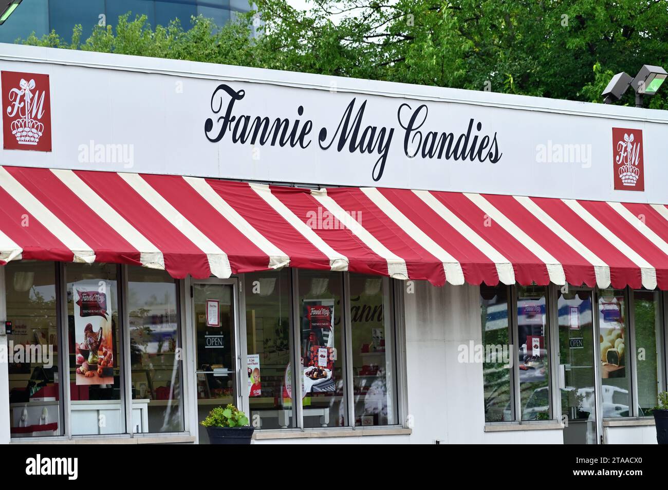 Glen Ellyn, Illinois, USA. Ein Fanny May Candies Einzelhandelsgeschäft, das direkt an die Öffentlichkeit in den Vororten von Chicago verkauft. Stockfoto