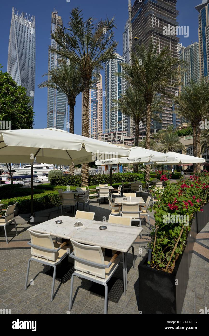 Der Dubai Marina District bietet einen futuristischen gehobenen Lebensstil, Dubai VAE Stockfoto
