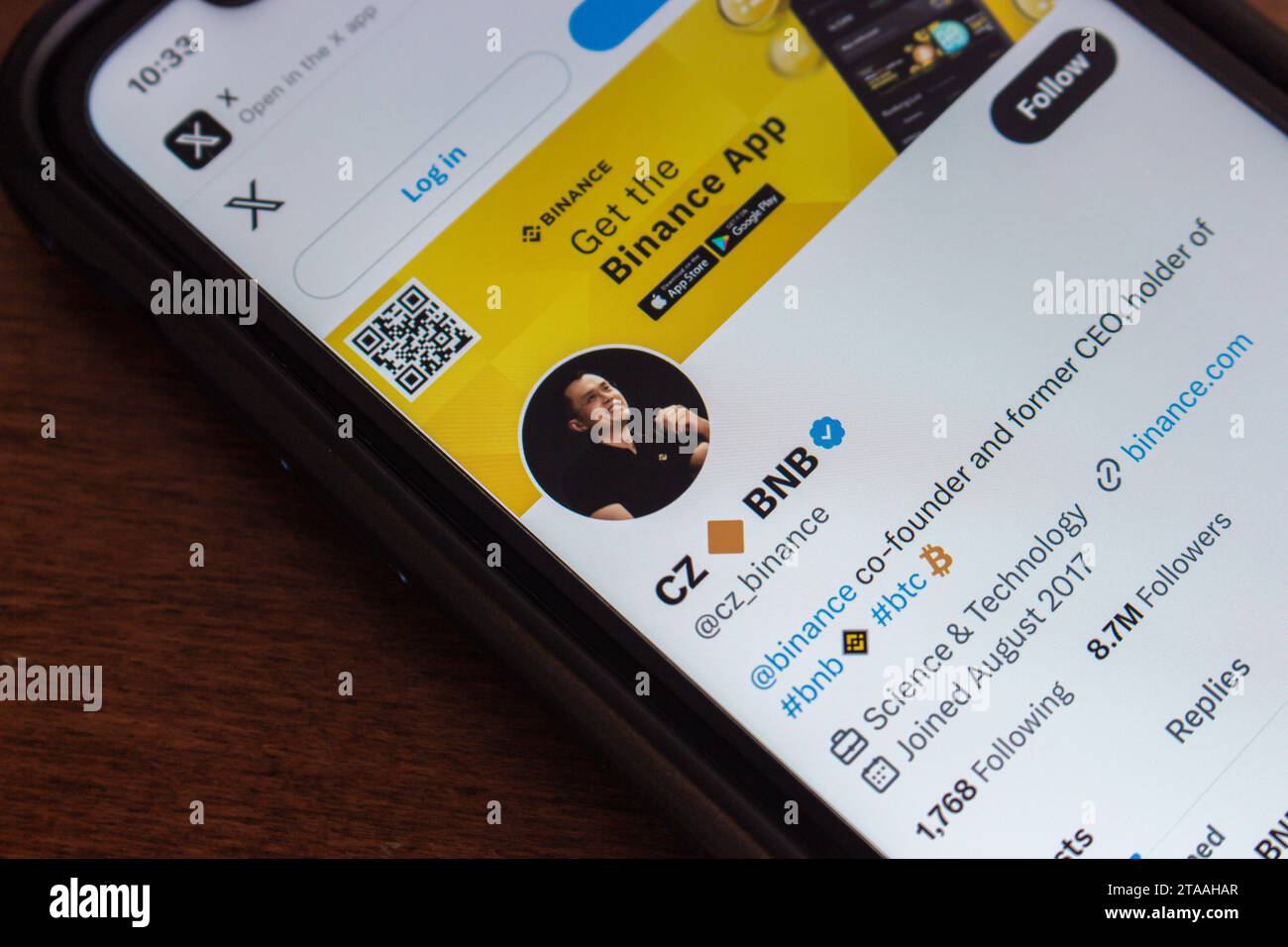 Changpeng Zhao (CZ) X Konto auf dem iPhone-Bildschirm angezeigt. Zhao ist ein in China geborener kanadischer Geschäftsmann und Mitbegründer und ehemaliger CEO von Binance Stockfoto