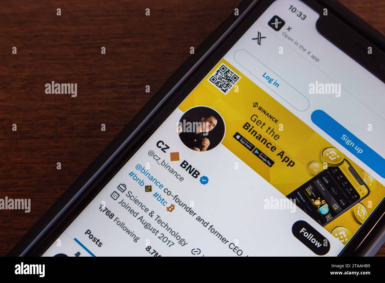 Changpeng Zhao (CZ) X Konto auf dem iPhone-Bildschirm angezeigt. Zhao ist ein in China geborener kanadischer Geschäftsmann und Mitbegründer und ehemaliger CEO von Binance Stockfoto