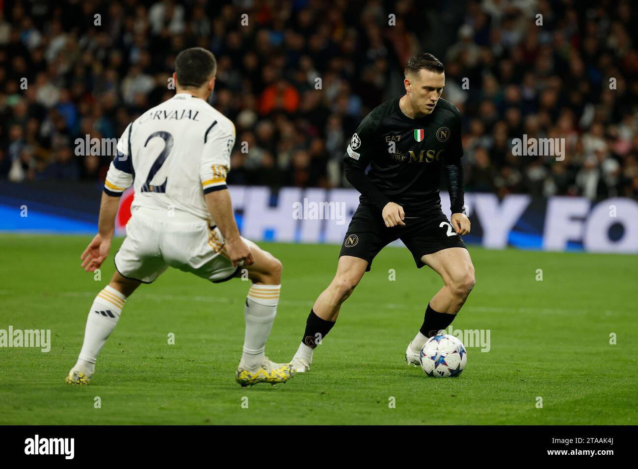 Madrid, Neapel, Spanien. November 2023. Piotr Zielinski von Neapel während des Fußballspiels der UEFA Champions League Gruppe C zwischen Real Madrid und SSC Napoli im Estadio Santiago Bernabeu in Madrid, Spanien. 29. November 2023 (Credit Image: © Ciro de Luca/ZUMA Press Wire) NUR REDAKTIONELLE VERWENDUNG! Nicht für kommerzielle ZWECKE! Stockfoto