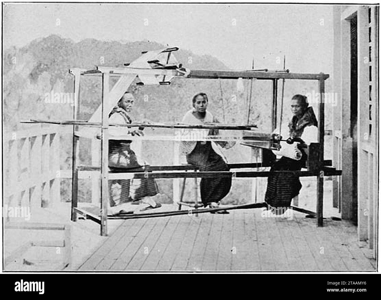 Visayas-Frauen am Webstuhl (ca. 1900, Philippinen). Stockfoto