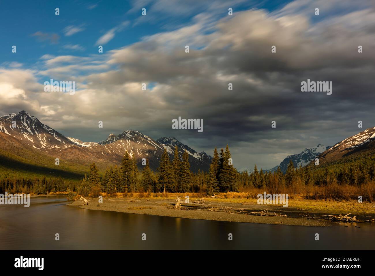 Blick auf das Eagle River Valley bei Sonnenuntergang, Alaska Stockfoto