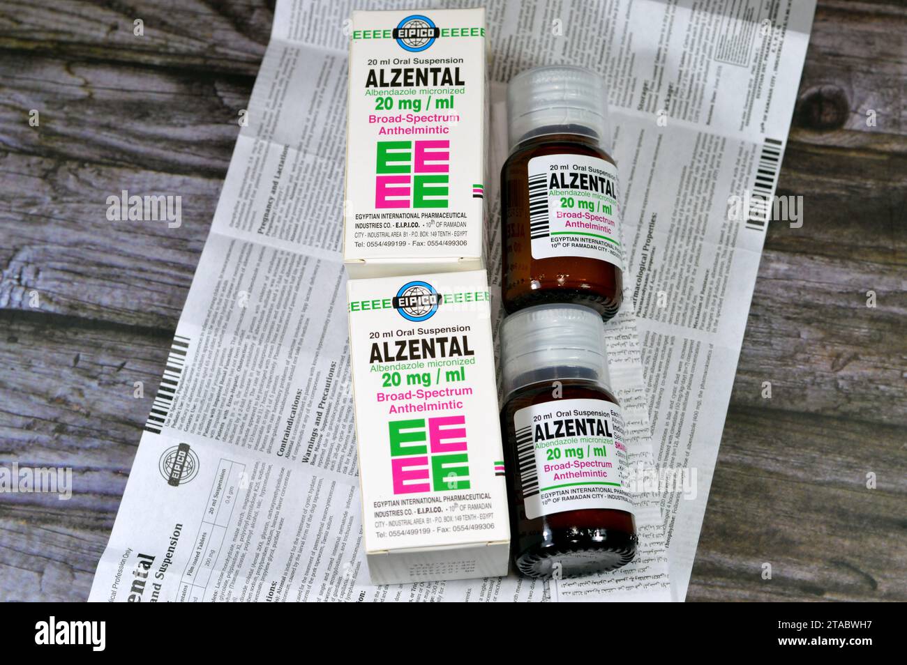 Kairo, Ägypten, 6. November 2023: Alzental 20 mg pro ml Suspension ( Albendazol ) 20 ml Flasche, Breitband-Anthelmintikum, zur Behandlung von Enterobiasis, Ascariasi Stockfoto