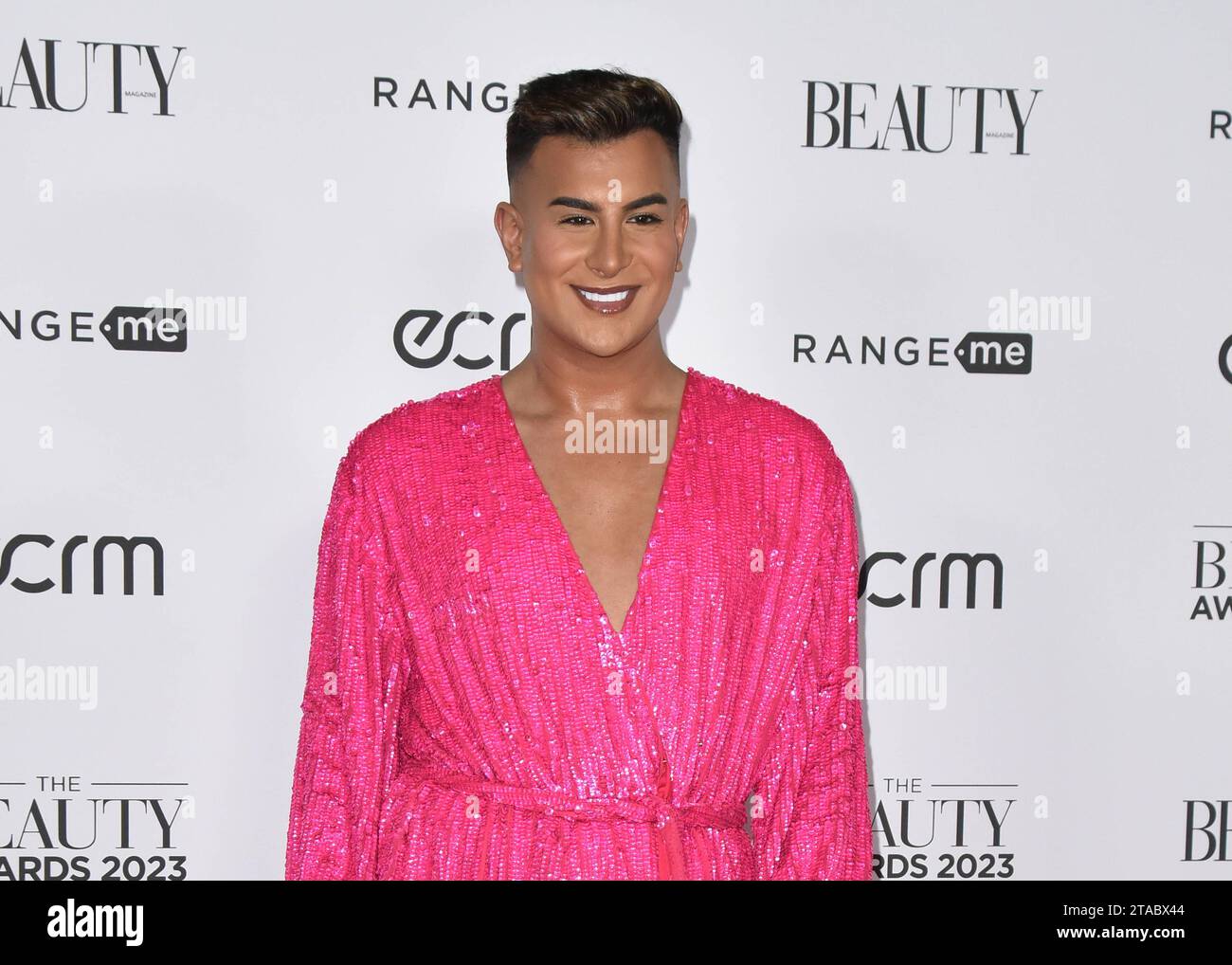 Junaid Ahmed nimmt an den Beauty Awards 2023 im City Central im HAC, Honourable Artillery Club in London, England, Teil. UK. Montag, 27. November 2023 - BANG MEDIA INTERNATIONAL FAMOUS PICTURES 28 HOLMES ROAD LONDON NW5 3AB VEREINIGTES KÖNIGREICH Tel. 44 0 02 7485 1005 E-Mail: picturesfamous.uk.com Copyright: XJamesxWarrenx adoco480 Credit: Imago/Alamy Live News Stockfoto