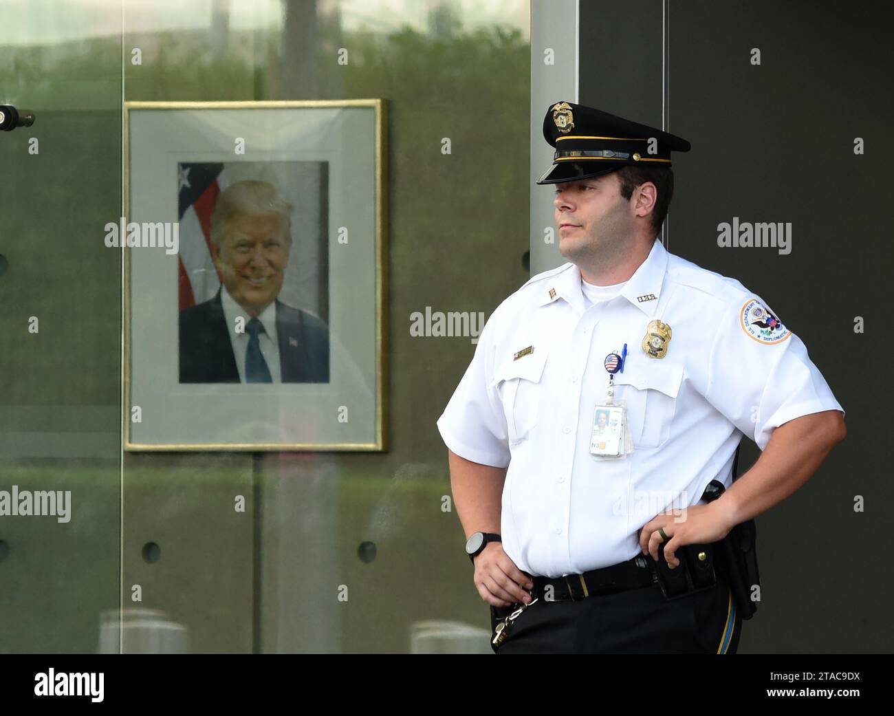 New York, USA - 26. Mai 2018: Garde und Portrait von Donald Trump in der US-Mission bei den Vereinten Nationen in New York. Stockfoto