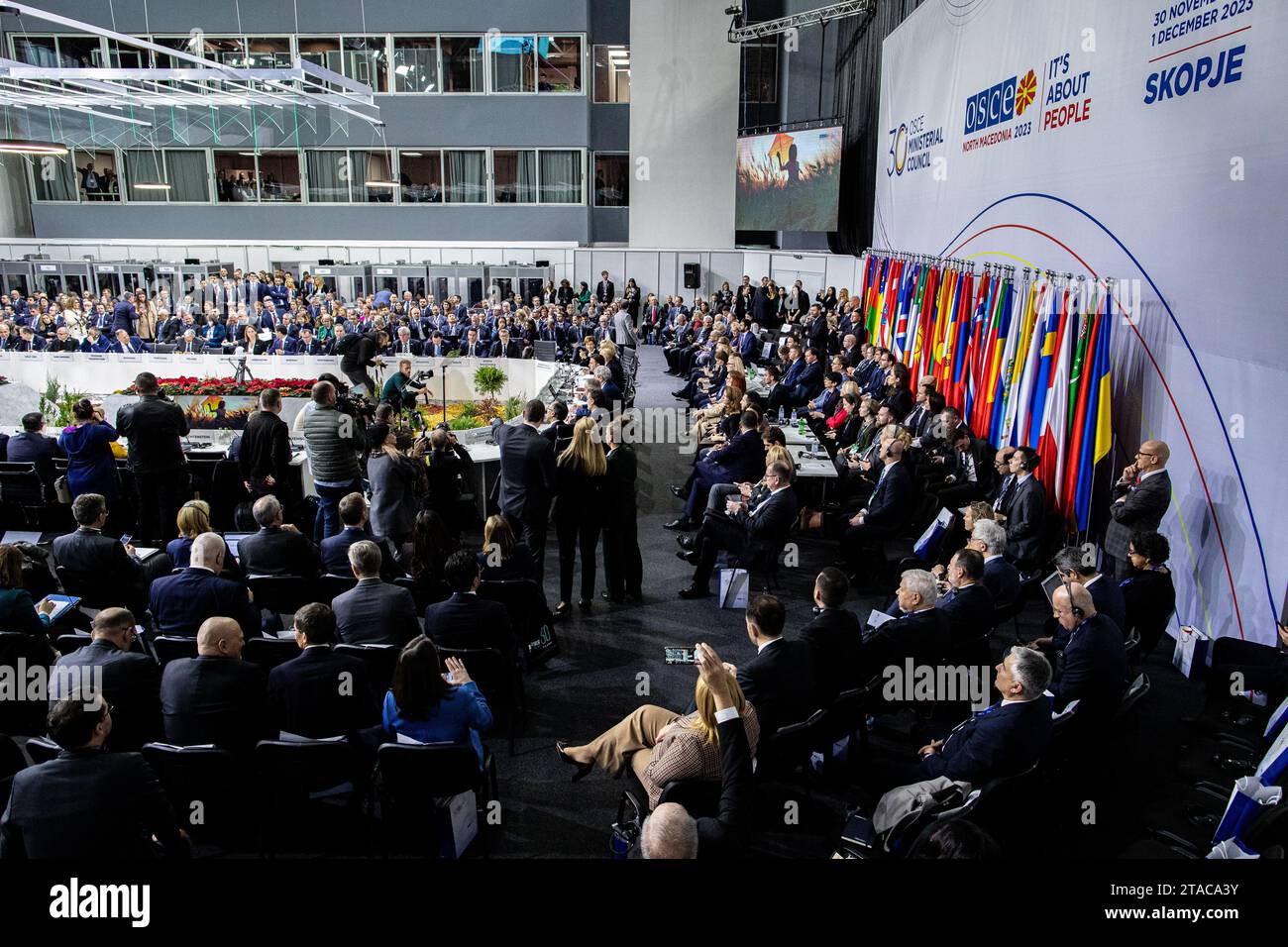 Die Tagung des OSZE-Ministerrates unter dem Vorsitz von Nordmazedonien wird am Donnerstag, dem 30. November 2023, in Skopje fortgesetzt. (Vudi Xhymshiti/VX Foto) Stockfoto