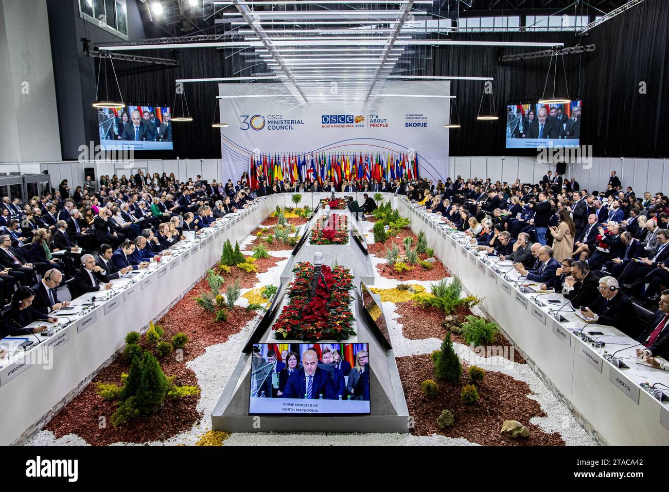 Die Tagung des OSZE-Ministerrates unter dem Vorsitz von Nordmazedonien wird am Donnerstag, dem 30. November 2023, in Skopje fortgesetzt. (Vudi Xhymshiti/VX Foto) Stockfoto