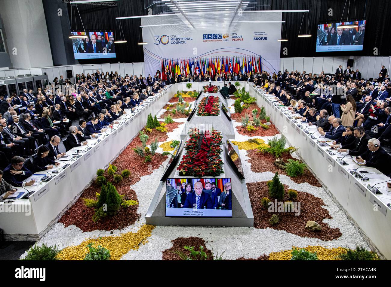 Die Tagung des OSZE-Ministerrates unter dem Vorsitz von Nordmazedonien wird am Donnerstag, dem 30. November 2023, in Skopje fortgesetzt. (Vudi Xhymshiti/VX Foto) Stockfoto