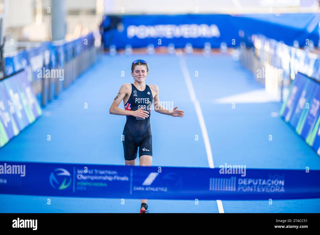 Beth Potter gewann in Pontevedra in der Triathlon-Weltmeisterschaft 2023. Stockfoto