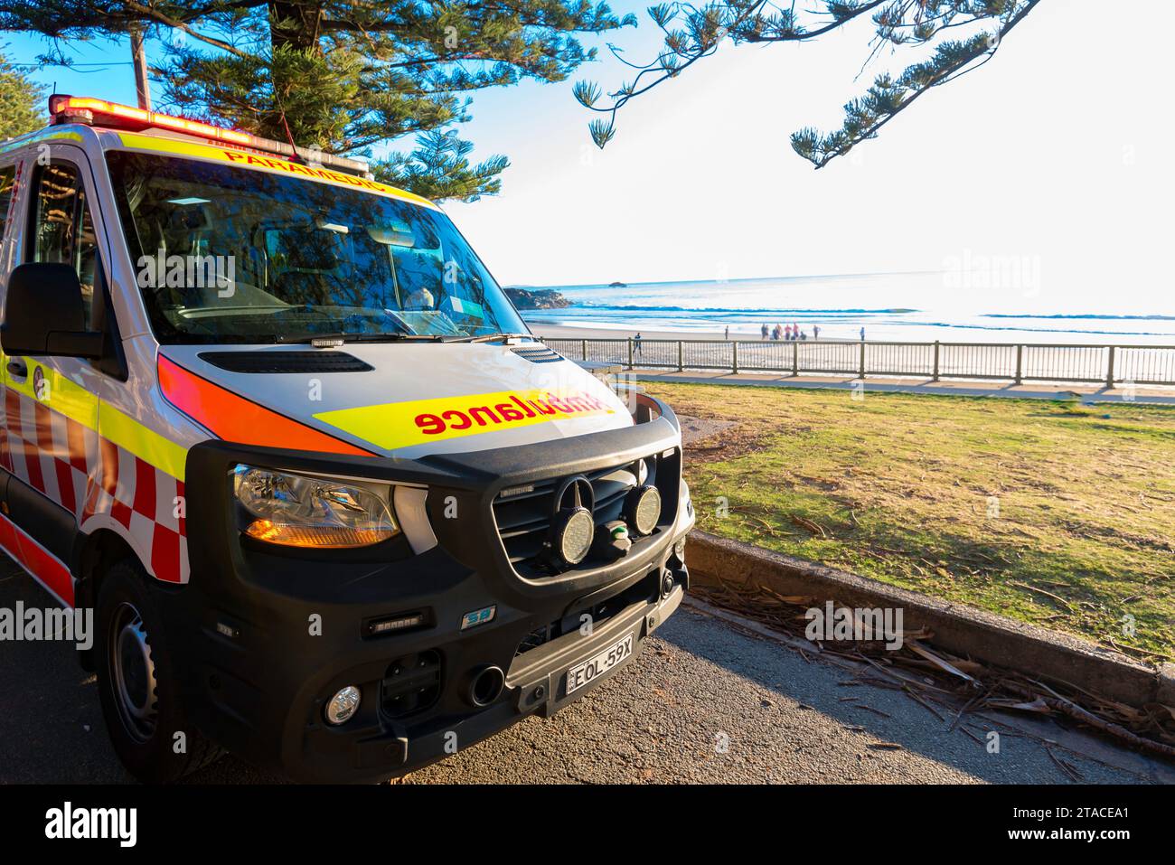 Rettungssanitäter aus New South Wales besuchen einen Strand an der Nordküste von New South Wales in Australien Stockfoto