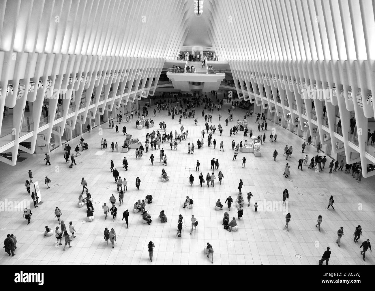 New York, USA - 10. Juni 2018: Menschen im Westfield World Trade Center in New York City. Stockfoto