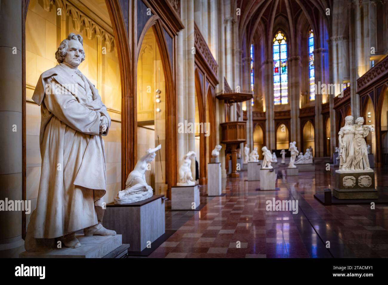 Berlin Mitte : Friedrichswerdersche Kirche am Werderschen Markt Ausstellung: Fokus Schinkel, Skulptur Prinzessin Luise und Friederike von Preussen, geschaffen von Schadow - 30.11.2023 Berlin *** Berlin Mitte Friedrichswerdersche Kirche am Werderschen Markt Ausstellungsschwerpunkt Schinkel, Skulptur von Prinzessin Luise und Friederike von Preußen, geschaffen von Schadow 30 11 2023 Berlin Stockfoto