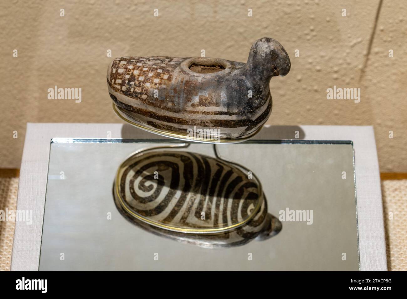 Ein prähispanischer Eingeborener, amerikanischer Vogel aus dem Nordosten Arizonas. USU East Prehistoric Museum, Price, Utah. Stockfoto