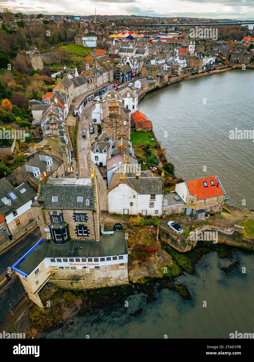 Luftaufnahme des Dorfes South Queensferry, Schottland, Großbritannien Stockfoto
