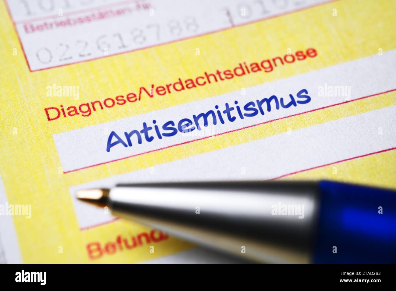 Medizinischer Transfer Note Mit Diagnose Antisemitismus, Fotomontage Stockfoto