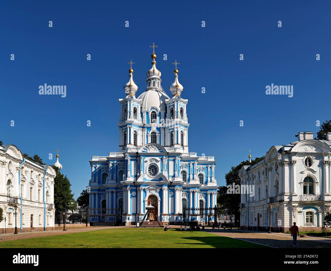 St. Petersburg, Russland. Smolny Kloster oder Smolny Kloster der Auferstehung ist auf Ploschad Rastrelli entfernt, am Ufer des Flusses Neva in St. P Stockfoto