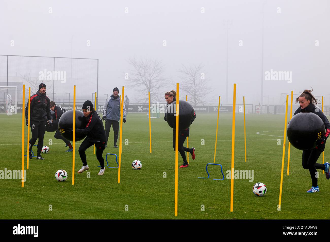 Tubize, Belgien. November 2023 30. Die Abbildung zeigt das Training der belgischen Frauennationalmannschaft vor dem Fußballspiel zwischen den belgischen Nationalmannschaften, den Red Flames, und Schottland für die UEFA Women's Nations League in der Gruppe A1 am Donnerstag, den 30. November 2023 in Proximus Basecamp. FOTO: SEVIL OKTEM | Credit: Sportpix/Alamy Live News Stockfoto