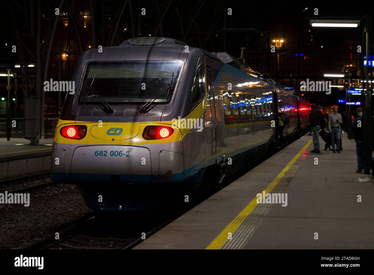 České dráhy Alstom Ferroviaria ETR 470 Zug auf einem Bahnsteig im Prager Hauptbahnhof Stockfoto