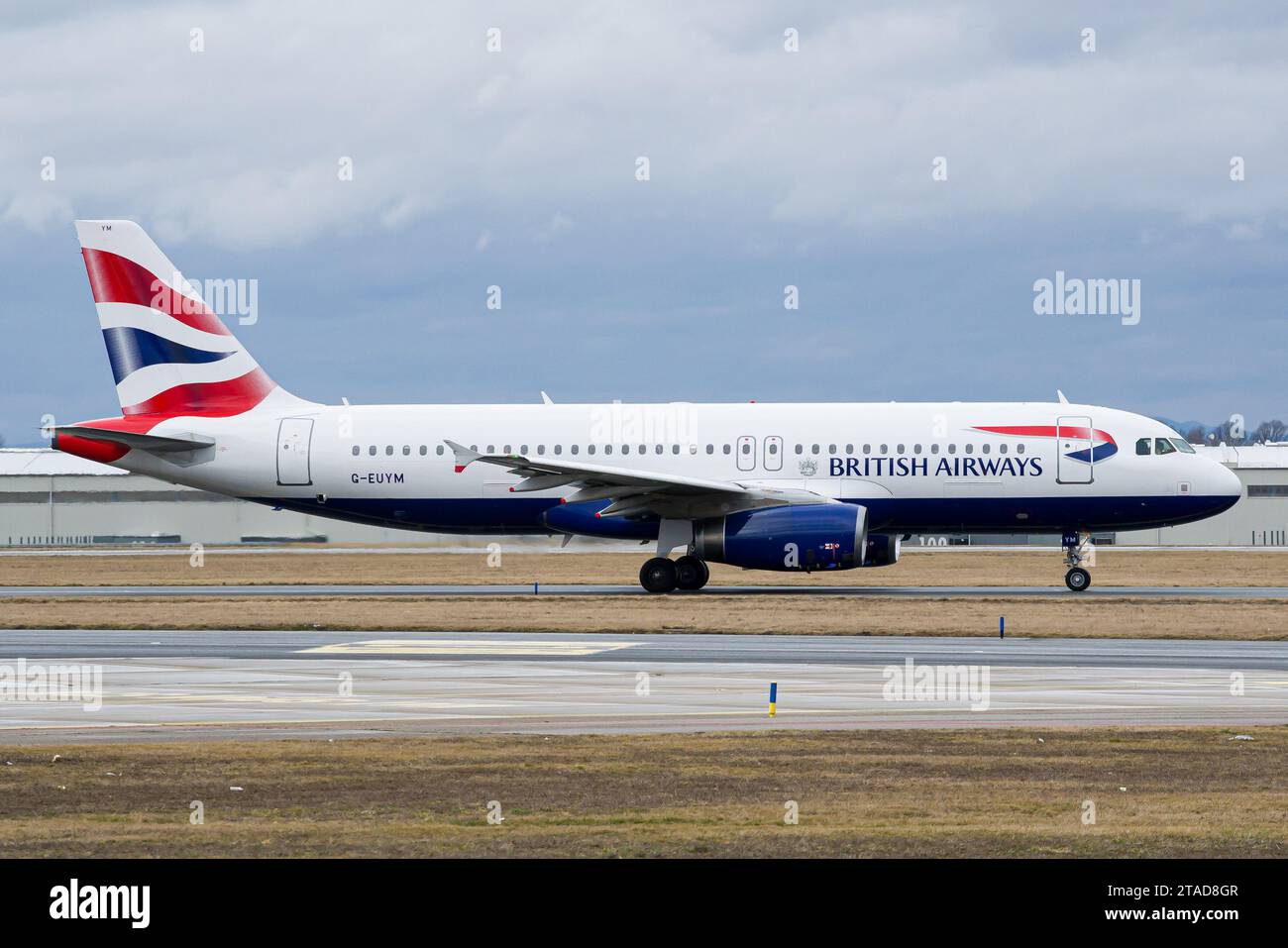 British Airways Airbus A320 fährt zum Start von Prag für einen Flug nach London Stockfoto