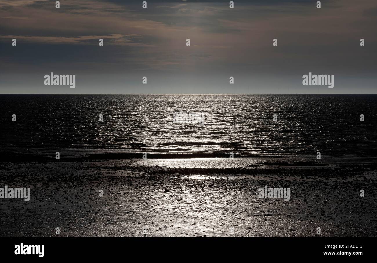 Meer gegen Licht, atmosphärisch, Nordseeinsel Sylt, Nordfriesland, Schleswig-Holstein, Deutschland Stockfoto