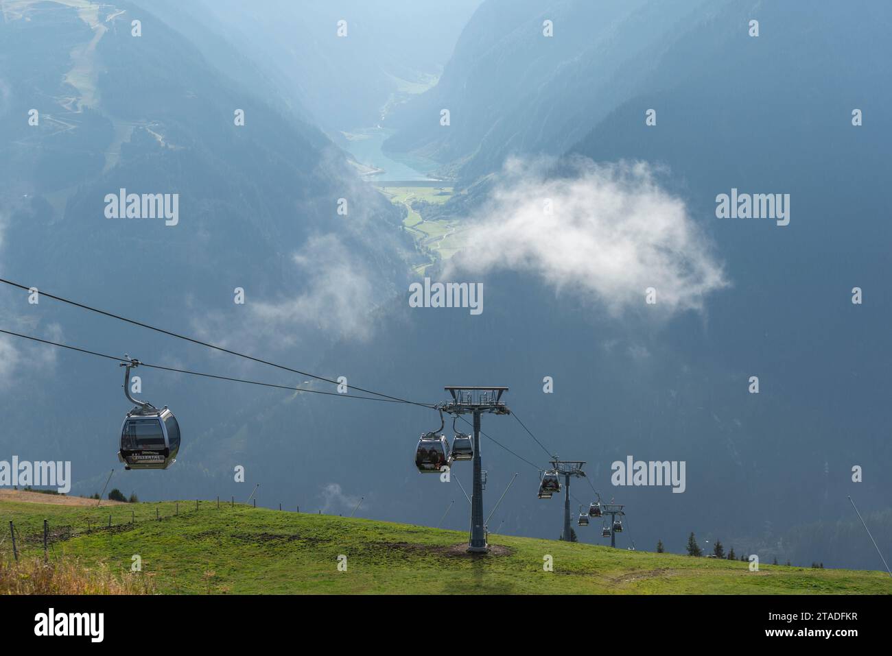 Seilbahn Finkenberger Almbahnen, Penken, Penkenjoch (2,095 m), Finkenberg, Zillertaler Alpen, Stilluptal und Stausee Tirol, Österreich Stockfoto