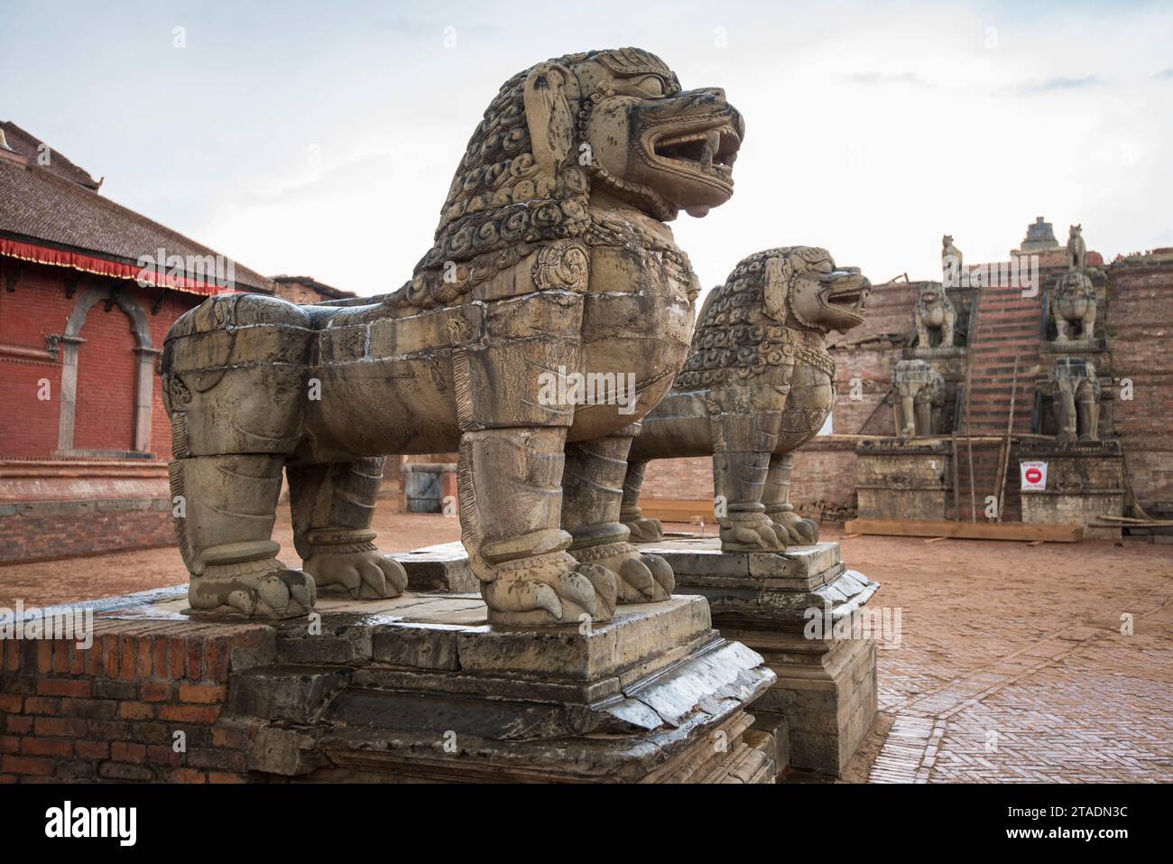 Kathmandu, Nepal - 10. Mai 2022: Der Bhaktapur Durbar Square ist der königliche Palast des alten Bhaktapur Königreichs und gehört zum UNESCO-Weltkulturerbe Stockfoto