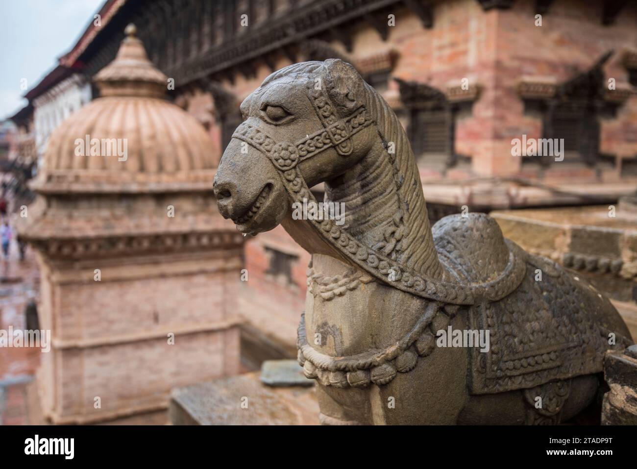 Kathmandu, Nepal - 10. Mai 2022: Der Bhaktapur Durbar Square ist der königliche Palast des alten Bhaktapur Königreichs und gehört zum UNESCO-Weltkulturerbe Stockfoto