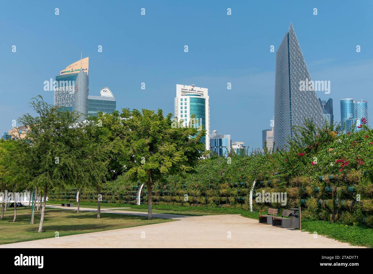 Doha, Katar, 31. Oktober 2023. Blick auf die Wolkenkratzer vom Al Bidda Park Stockfoto